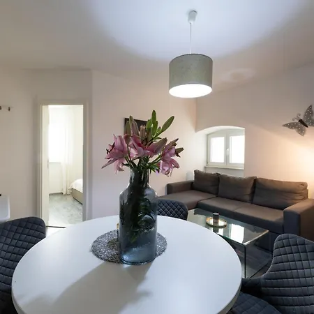 Porat Apartment *